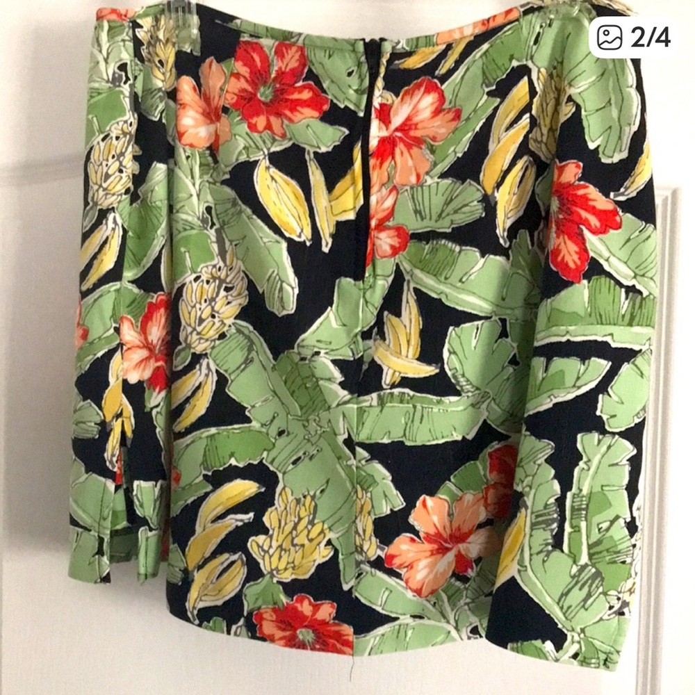 Intriguing Threads skort. - Picture 2 of 3